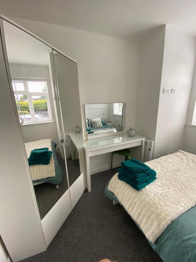Modern 2 Bedroom Apartment, With Car Parking. Bitton 외부 사진